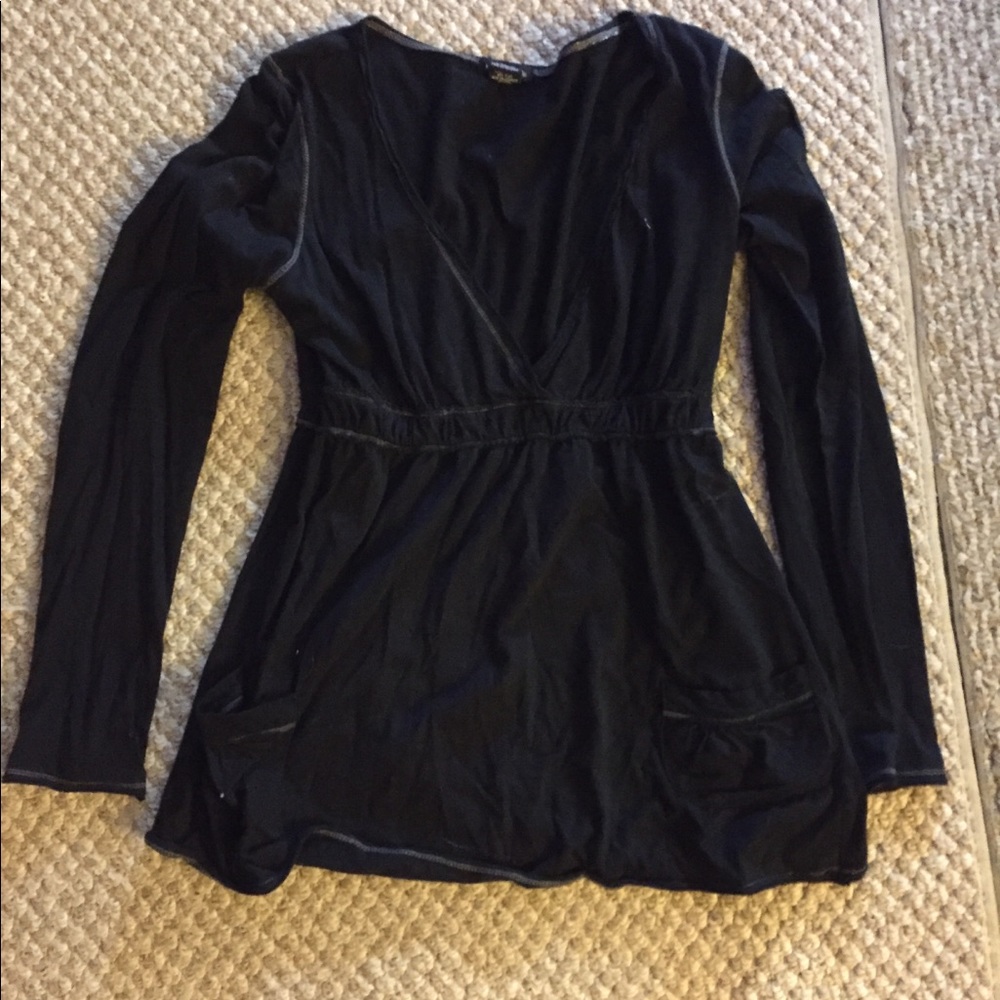 Black v-neck shirt